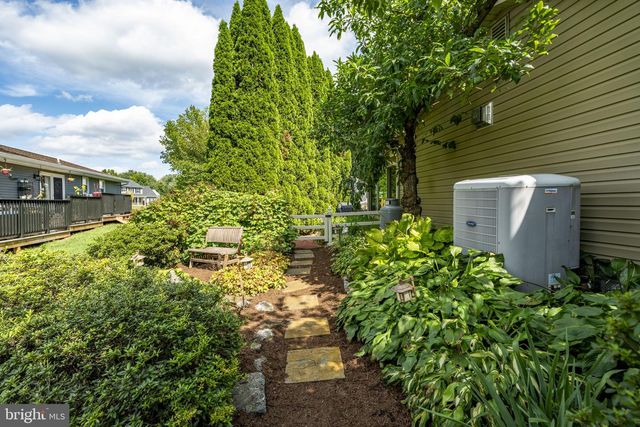 136 CAROL DR, Washington Boro, PA 17582