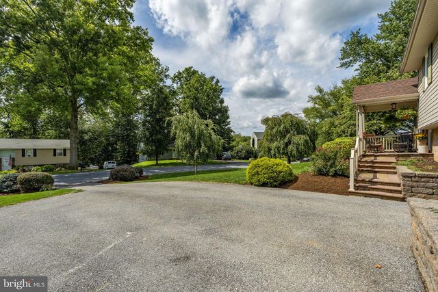 136 CAROL DR, Washington Boro, PA 17582