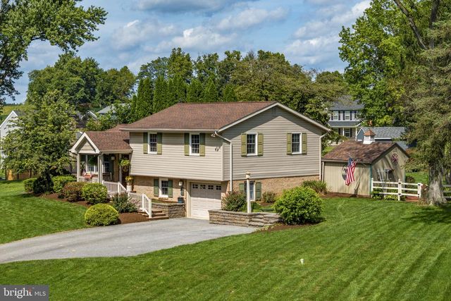 136 CAROL DR, Washington Boro, PA 17582