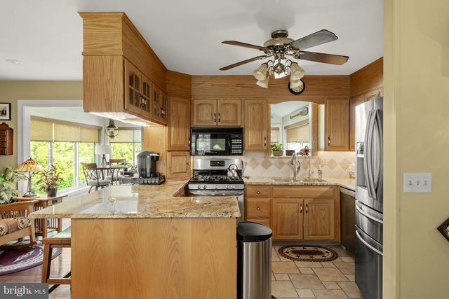136 CAROL DR, Washington Boro, PA 17582
