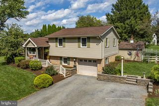 136 CAROL DR, Washington Boro, PA 17582