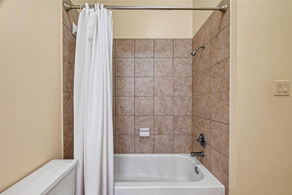 Image 29 of property listing at 3102 Purple Finch, Missouri City, TX 77459