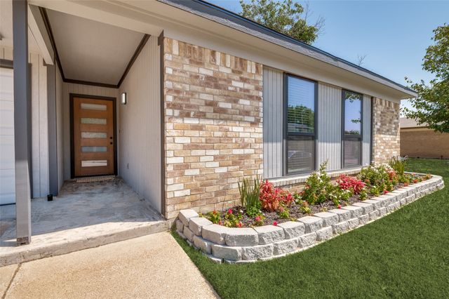 1230 Cielo Vista Drive, Grand Prairie, TX 75052