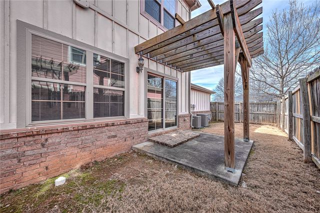 731 N Wordsworth Lane, Fayetteville, AR 72704