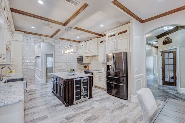7101 Bridges Avenue, Richland Hills, TX 76118