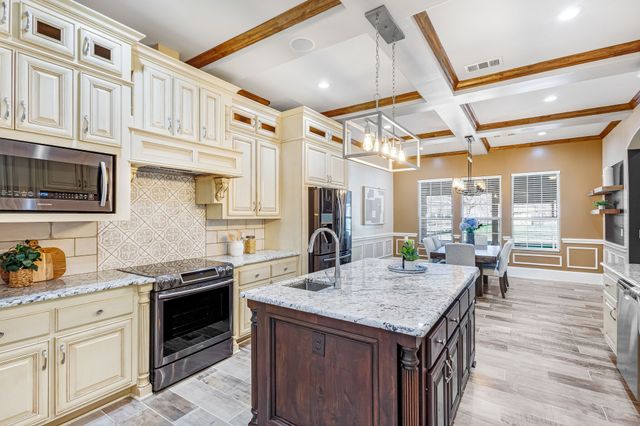 7101 Bridges Avenue, Richland Hills, TX 76118