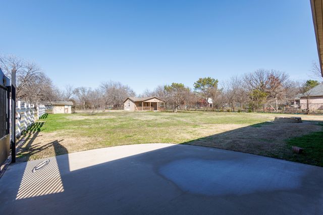 7101 Bridges Avenue, Richland Hills, TX 76118
