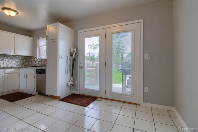 30081 Balmoral Street, Garden City, MI 48135