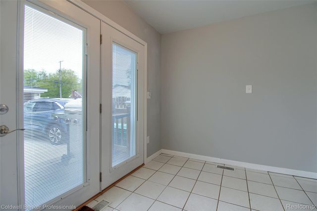 30081 Balmoral Street, Garden City, MI 48135