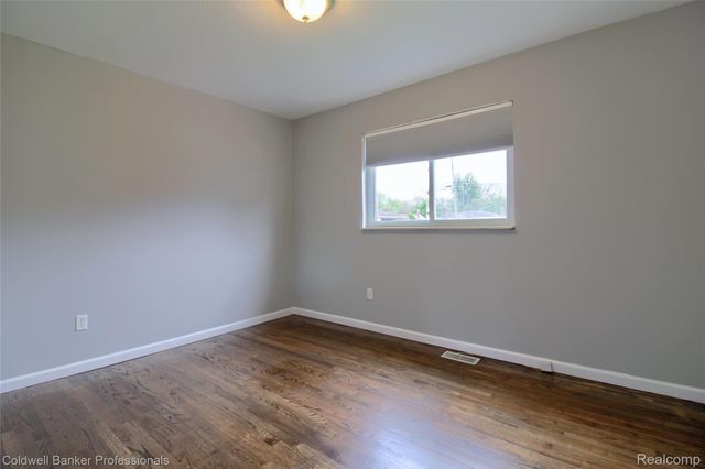 30081 Balmoral Street, Garden City, MI 48135