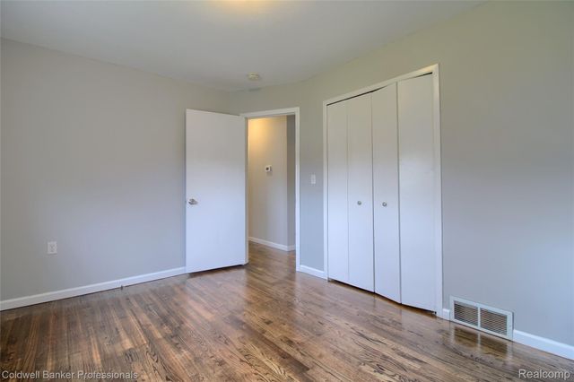 30081 Balmoral Street, Garden City, MI 48135