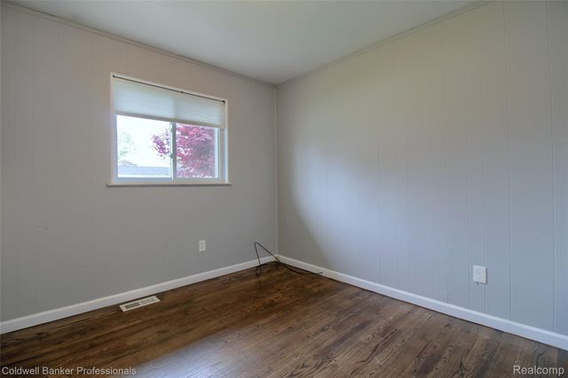 30081 Balmoral Street, Garden City, MI 48135