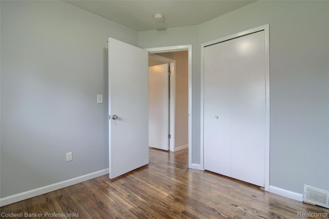 30081 Balmoral Street, Garden City, MI 48135