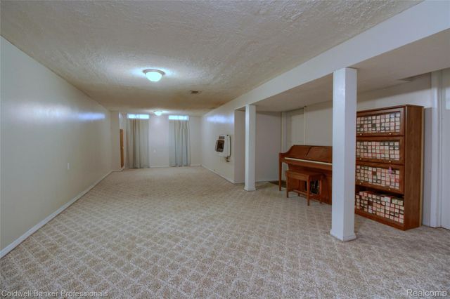 30081 Balmoral Street, Garden City, MI 48135