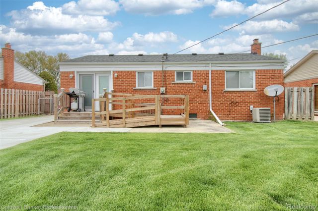 30081 Balmoral Street, Garden City, MI 48135