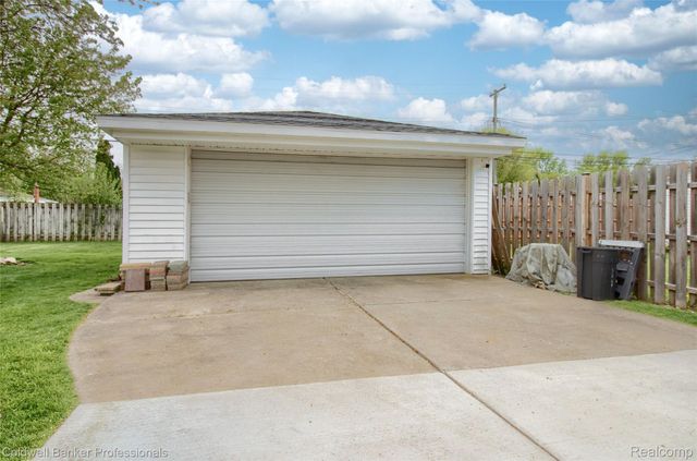 30081 Balmoral Street, Garden City, MI 48135