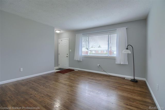 30081 Balmoral Street, Garden City, MI 48135