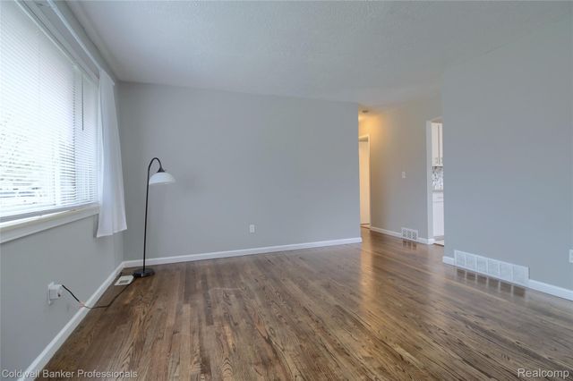 30081 Balmoral Street, Garden City, MI 48135