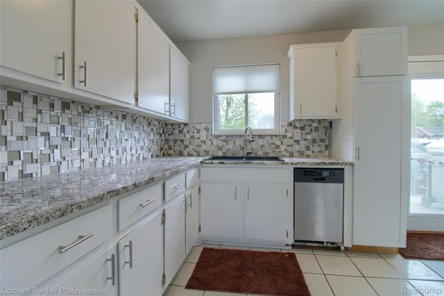 30081 Balmoral Street, Garden City, MI 48135