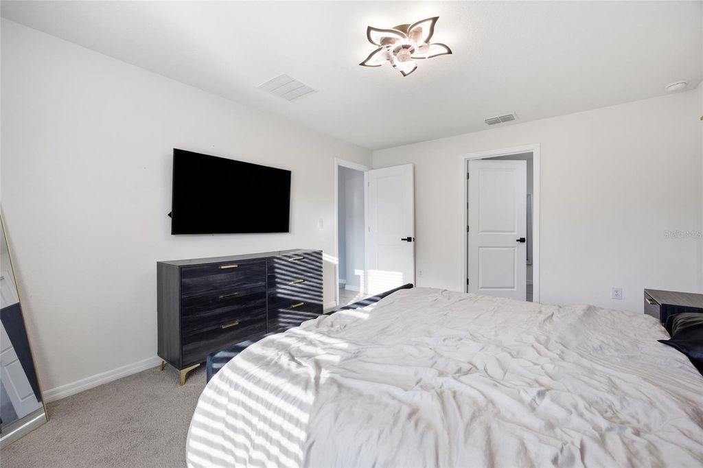 Image 16 of property listing at 16402 SW 17TH TERRACE ROAD, Ocala, FL 34473