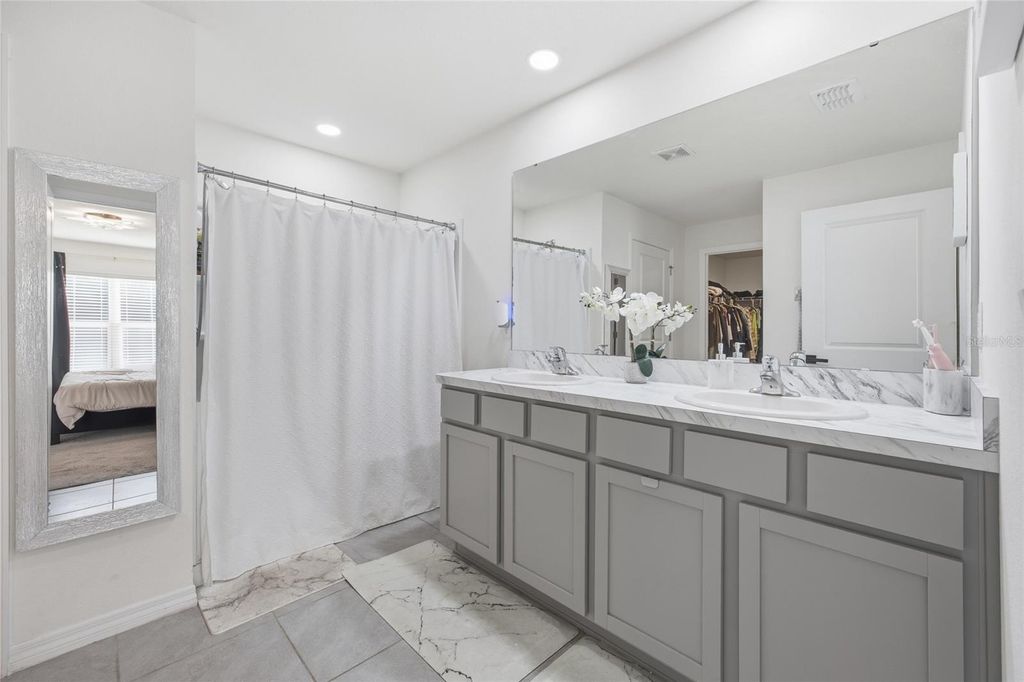 Image 17 of property listing at 16402 SW 17TH TERRACE ROAD, Ocala, FL 34473