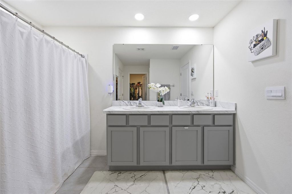 Image 18 of property listing at 16402 SW 17TH TERRACE ROAD, Ocala, FL 34473