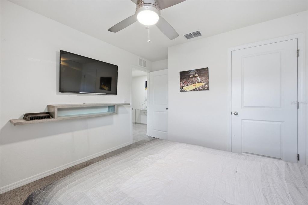 Image 19 of property listing at 16402 SW 17TH TERRACE ROAD, Ocala, FL 34473