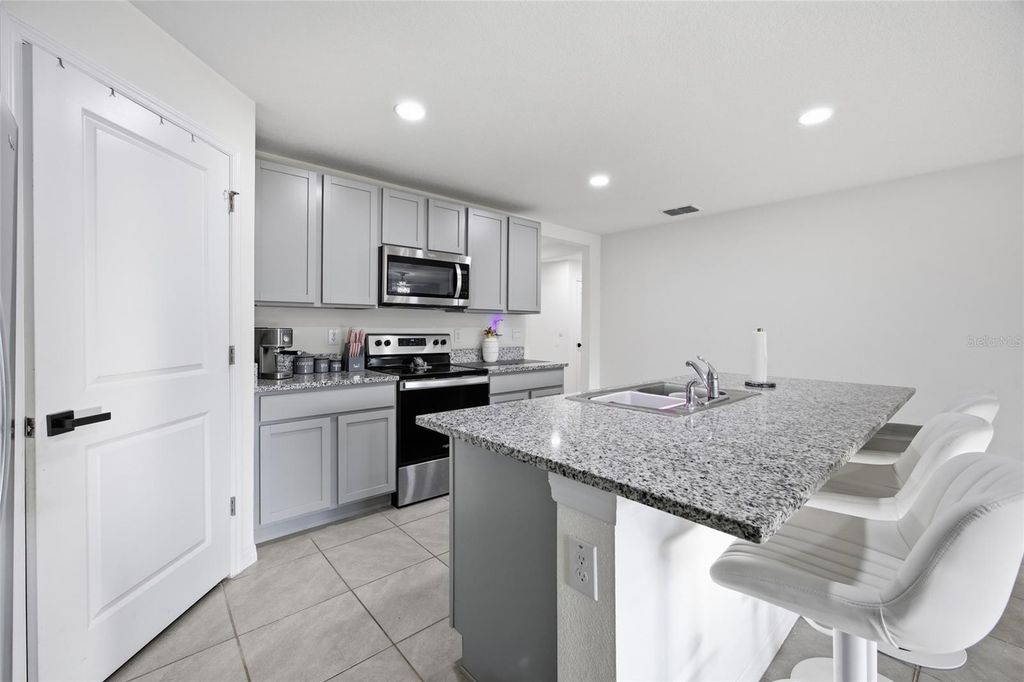 Image 8 of property listing at 16402 SW 17TH TERRACE ROAD, Ocala, FL 34473