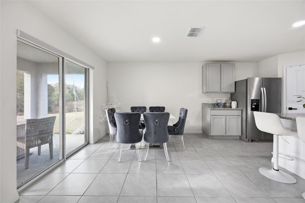 Image 10 of property listing at 16402 SW 17TH TERRACE ROAD, Ocala, FL 34473