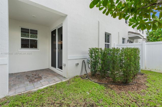 110 SW 171st Way, Pembroke Pines, FL 33027