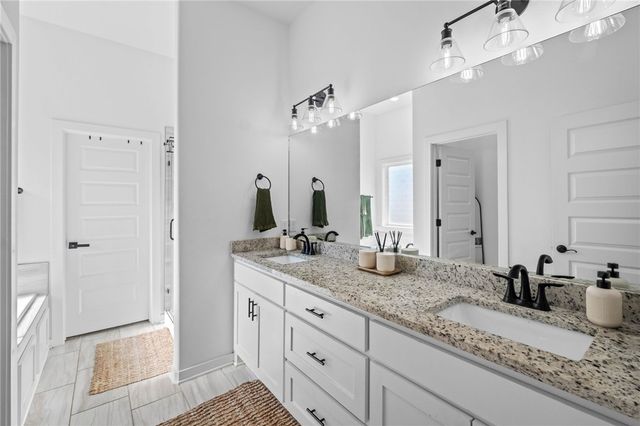 6048 W Quinn Street, Fayetteville, AR 72704