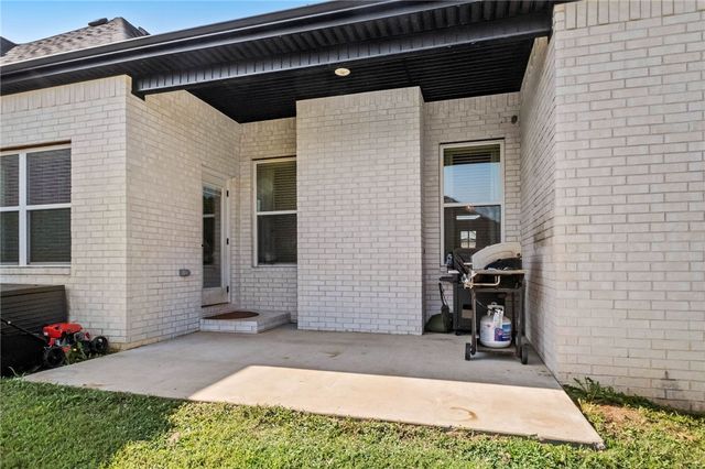 6048 W Quinn Street, Fayetteville, AR 72704
