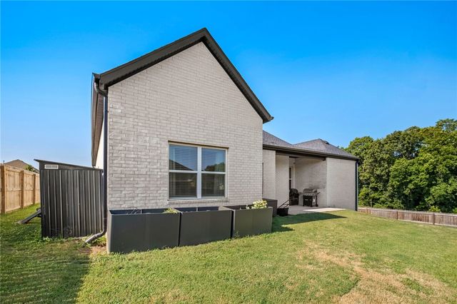 6048 W Quinn Street, Fayetteville, AR 72704