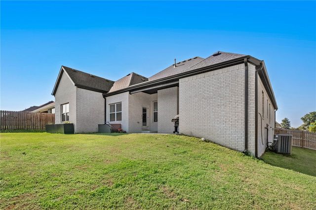 6048 W Quinn Street, Fayetteville, AR 72704