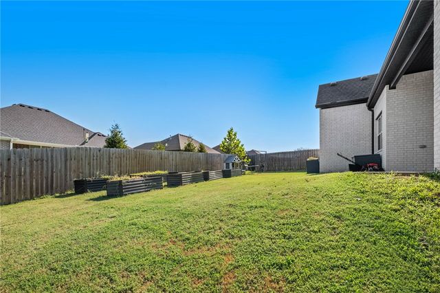 6048 W Quinn Street, Fayetteville, AR 72704