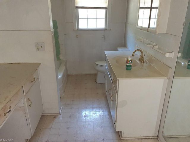 1546 Harvest Drive, Winston-salem, NC 27101