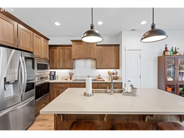 899 Ne TRILLIUM Dr, Estacada, OR 97023