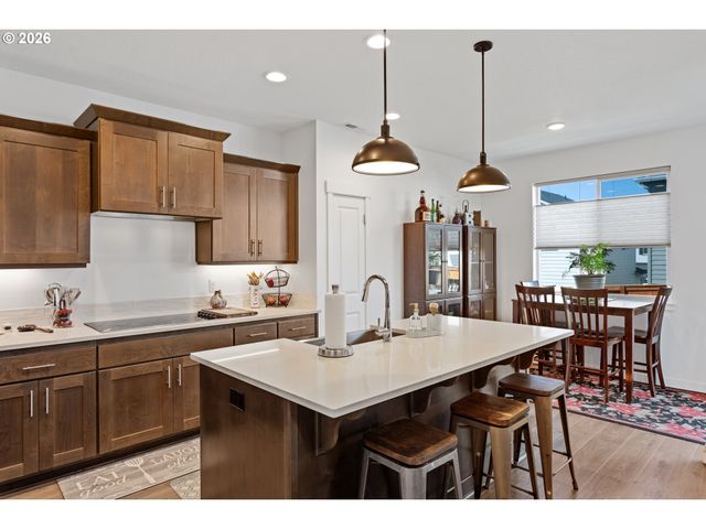 899 Ne TRILLIUM Dr, Estacada, OR 97023