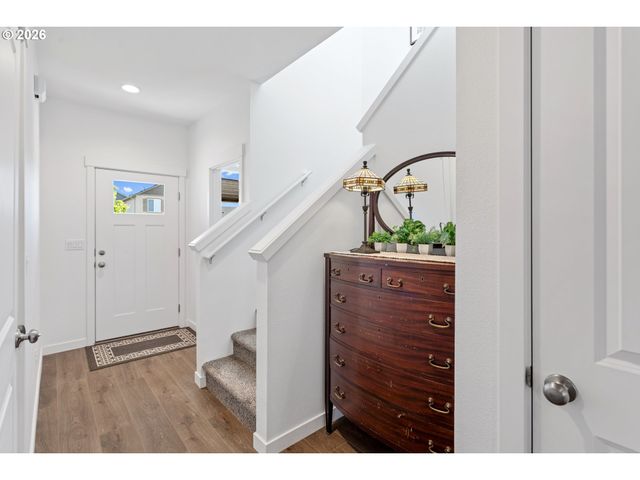 899 Ne TRILLIUM Dr, Estacada, OR 97023