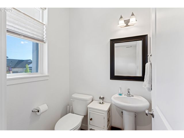 899 Ne TRILLIUM Dr, Estacada, OR 97023