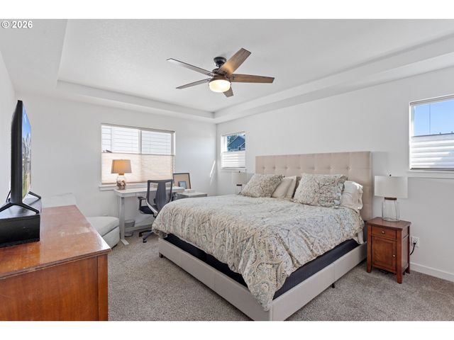 899 Ne TRILLIUM Dr, Estacada, OR 97023