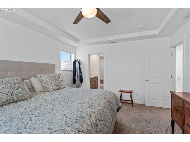 899 Ne TRILLIUM Dr, Estacada, OR 97023