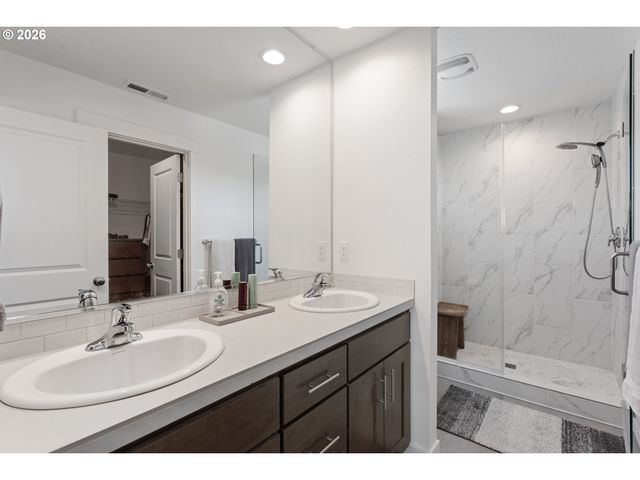 899 Ne TRILLIUM Dr, Estacada, OR 97023