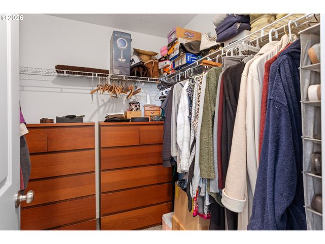 899 Ne TRILLIUM Dr, Estacada, OR 97023