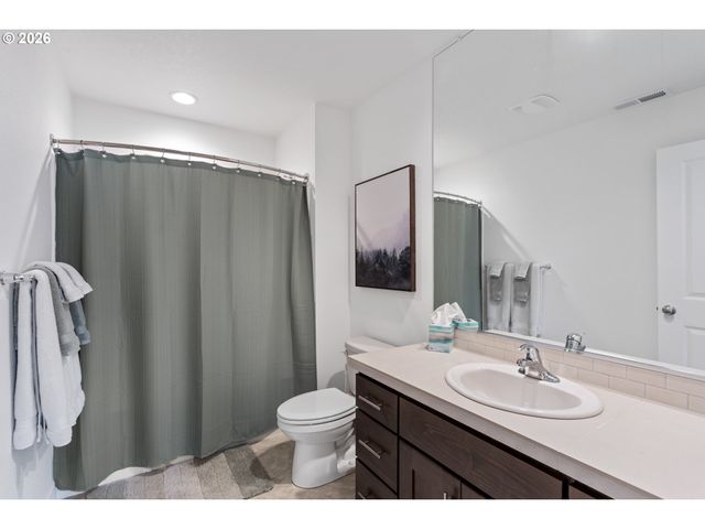 899 Ne TRILLIUM Dr, Estacada, OR 97023