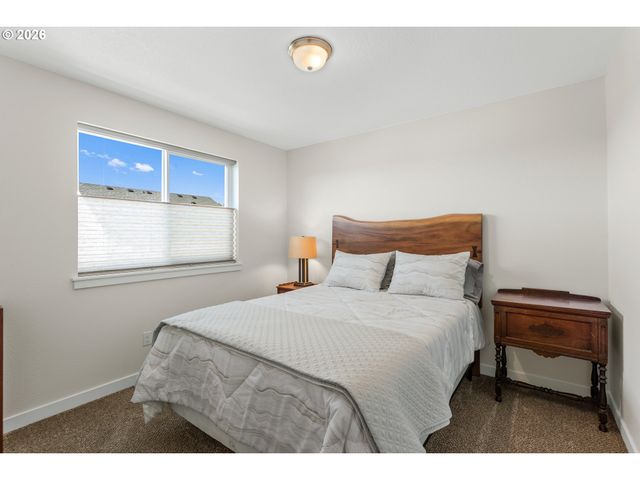 899 Ne TRILLIUM Dr, Estacada, OR 97023