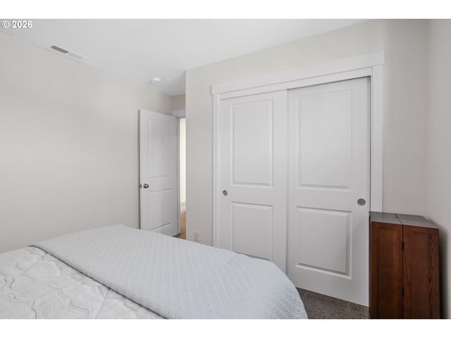 899 Ne TRILLIUM Dr, Estacada, OR 97023