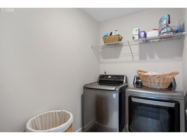 899 Ne TRILLIUM Dr, Estacada, OR 97023