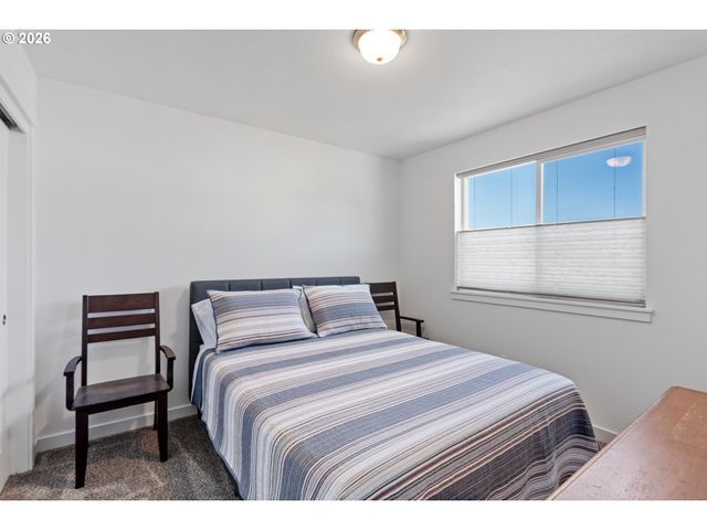 899 Ne TRILLIUM Dr, Estacada, OR 97023