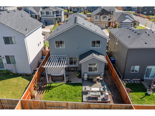 899 Ne TRILLIUM Dr, Estacada, OR 97023